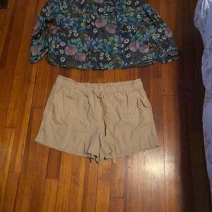 LOFT Women's Beige Cargo Shorts